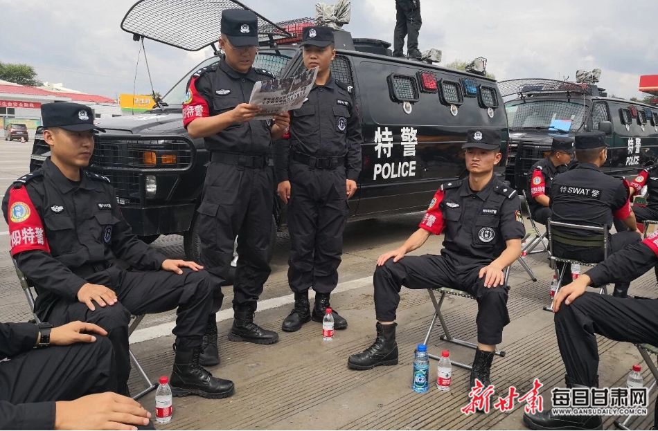 甘肃3000余名特警点兵张掖集结