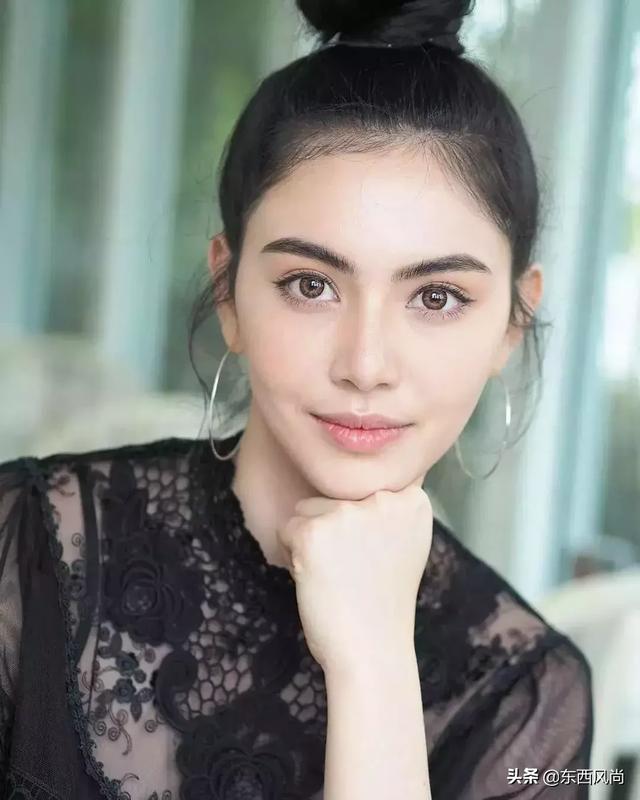 泰国比利时混血,曾入选全球最美面孔100人,更被称"十亿女王"