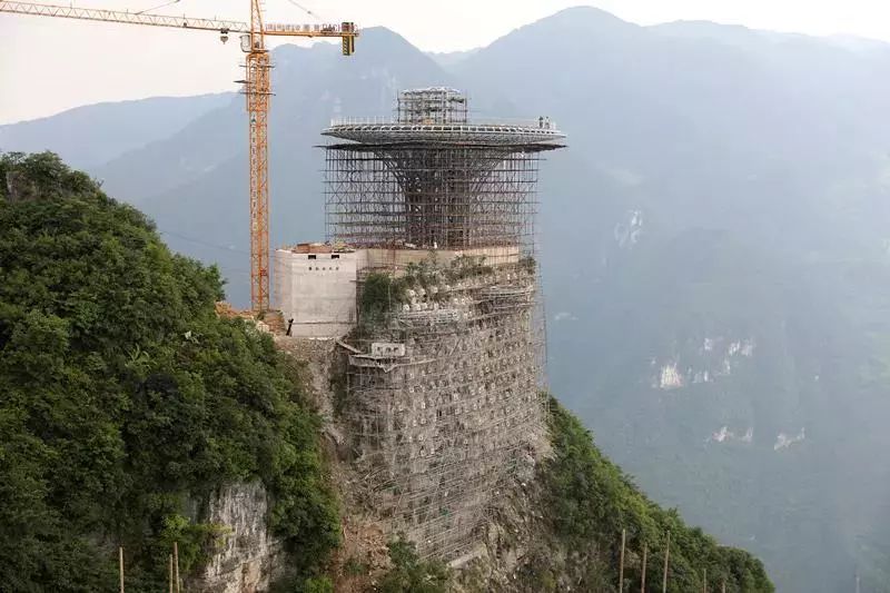 巫峡口景区主要包括巫峡口,大面山,链子溪,火焰石及周边可开发景点