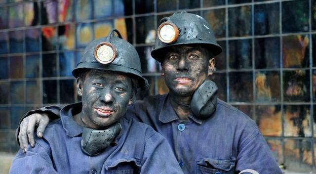 贵州"科技采煤",将改变工人作业环境!挖煤不再"一身黑"