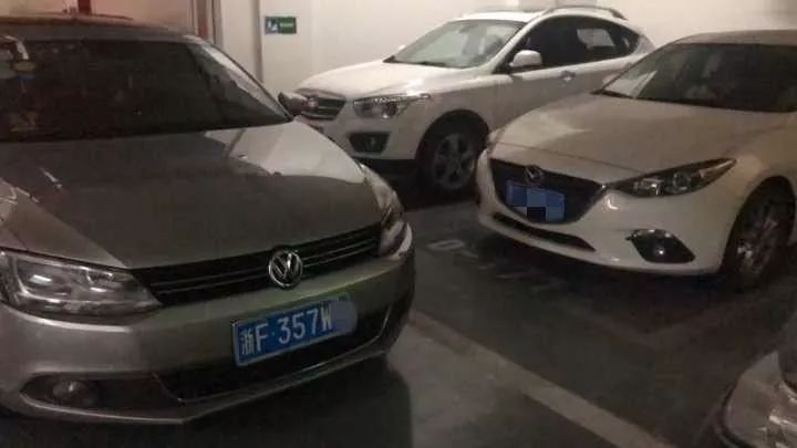 对于停车被堵的问题,不少网友也在留言中吐槽此类行为