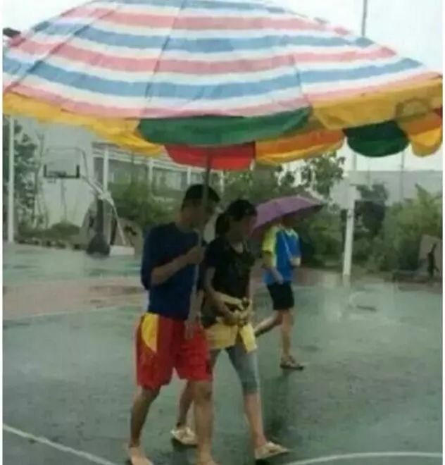 笑话:小明,你解释一下殊途同归