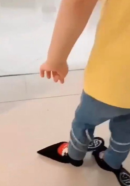 高跟鞋走路教程的视频 07c1ba92bc774f6ba5627ca2d1e7e504.png