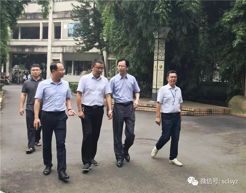 乐山一中接受市教育局开学工作检查