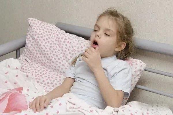 孩子“秋冻”有讲究，学会这种穿衣方法，小病不沾身，大病不上门