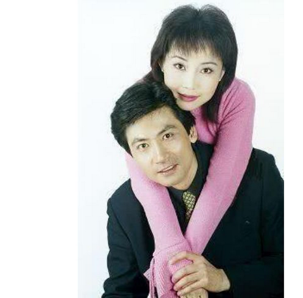 婚后恩爱28年,零绯闻,妻子是著名演员,而他却无人知晓