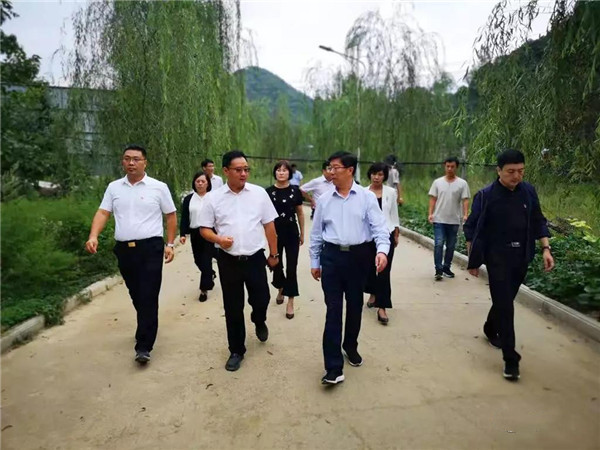 调研结束后,乔建厚组织乡党政主要负责人及乡扶贫办