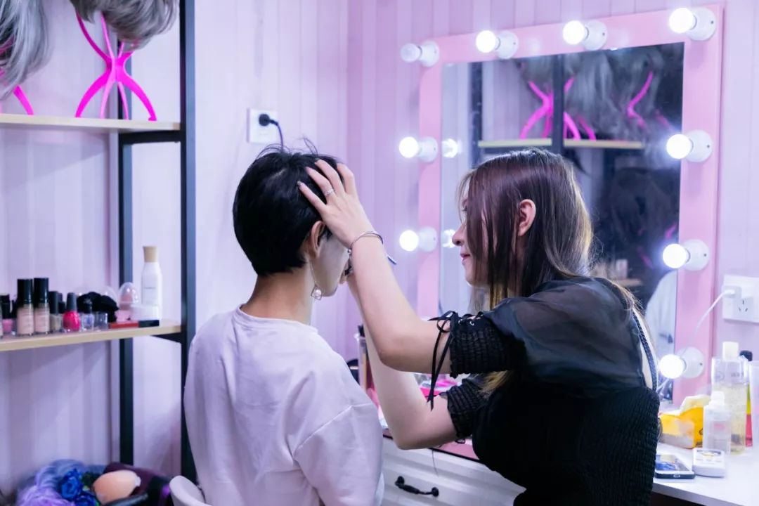学生服婚纱_婚纱情侣头像(2)