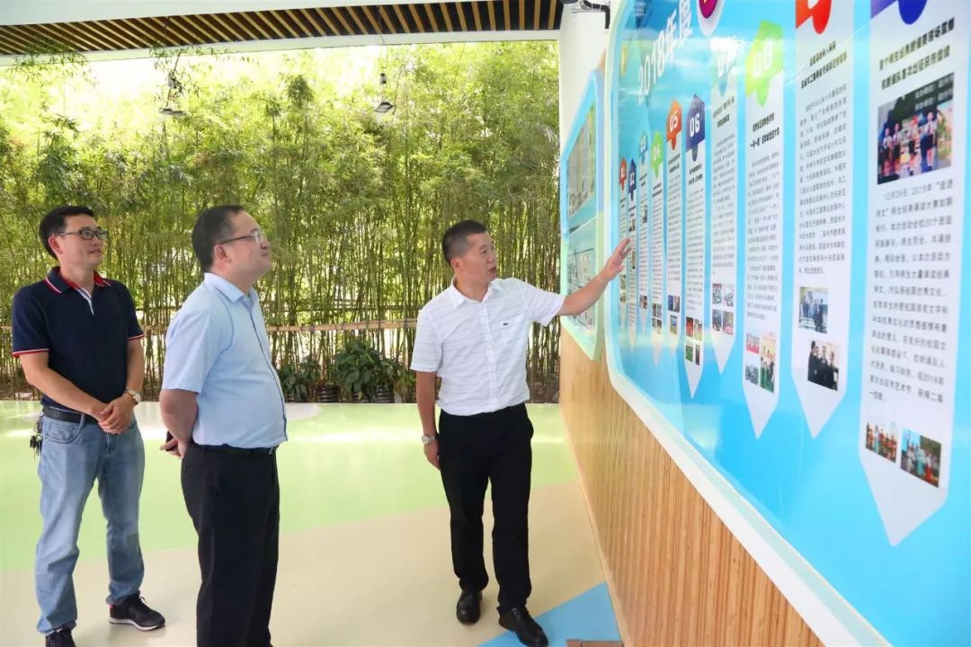 温州市教育局副局长伍挺莅临我校督导开学工作