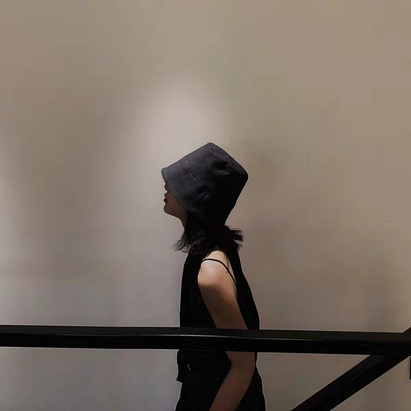 Narrow cap