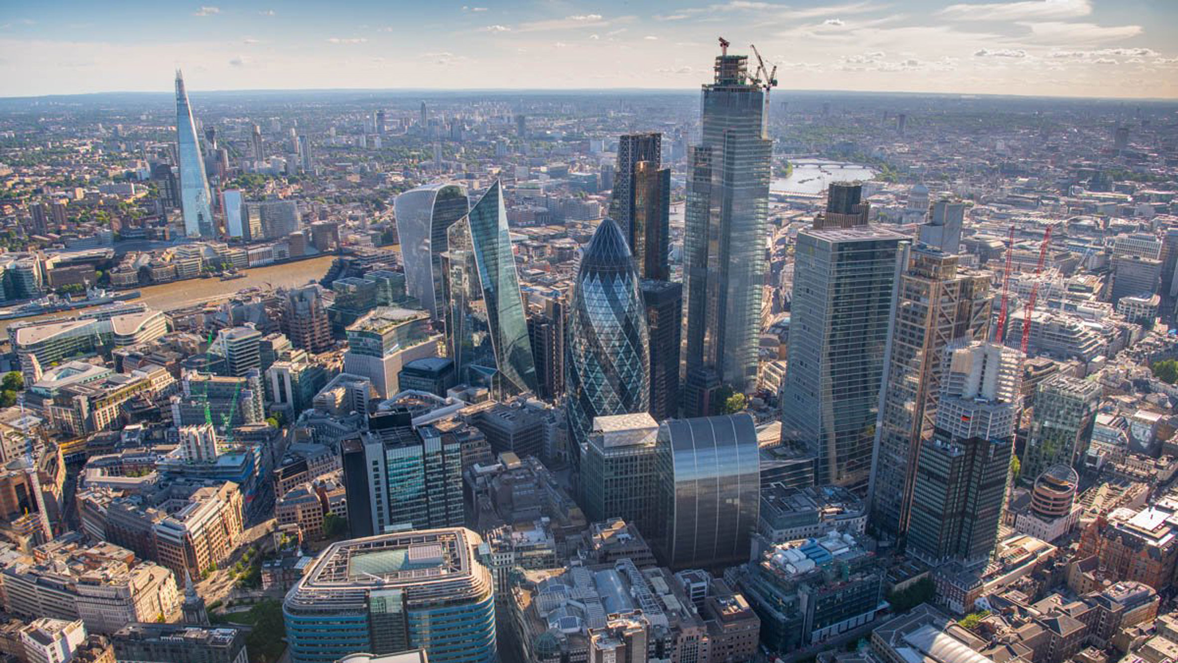 英国伦敦的高楼越来越多,行人和城市骑行者们不满意了