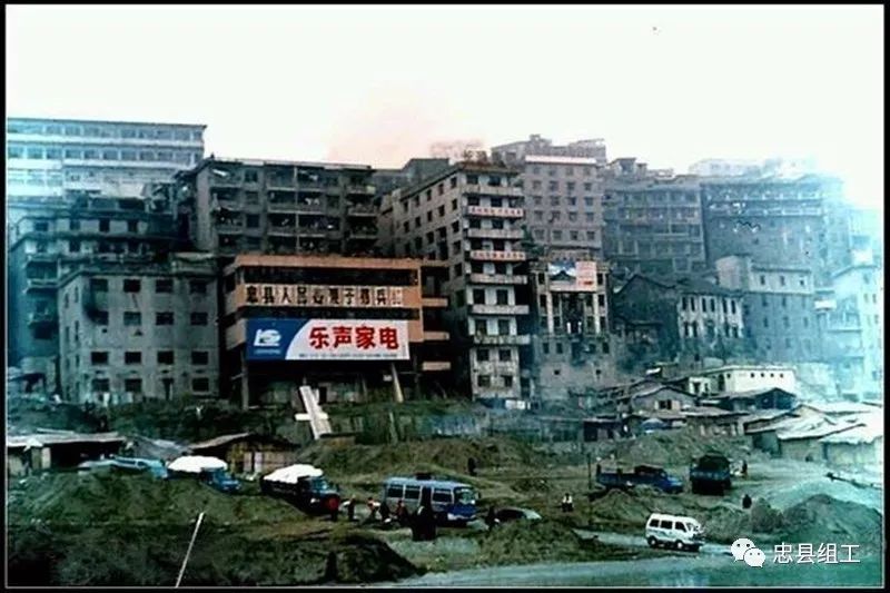 2014年11月25日,重庆市政府批复同意忠县撤销忠州镇,设立忠州街道,辖