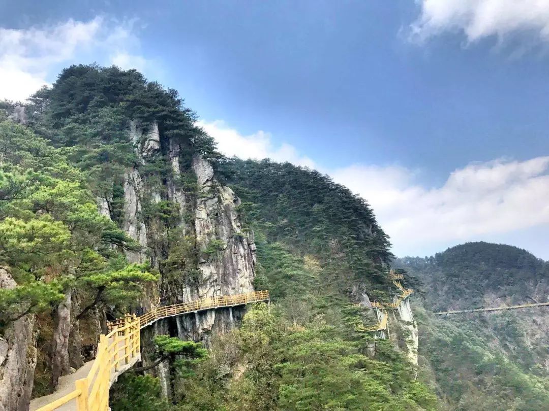 明月山是国家级旅游度假区,国家级风景名胜区,国家aaaaa级旅游景区