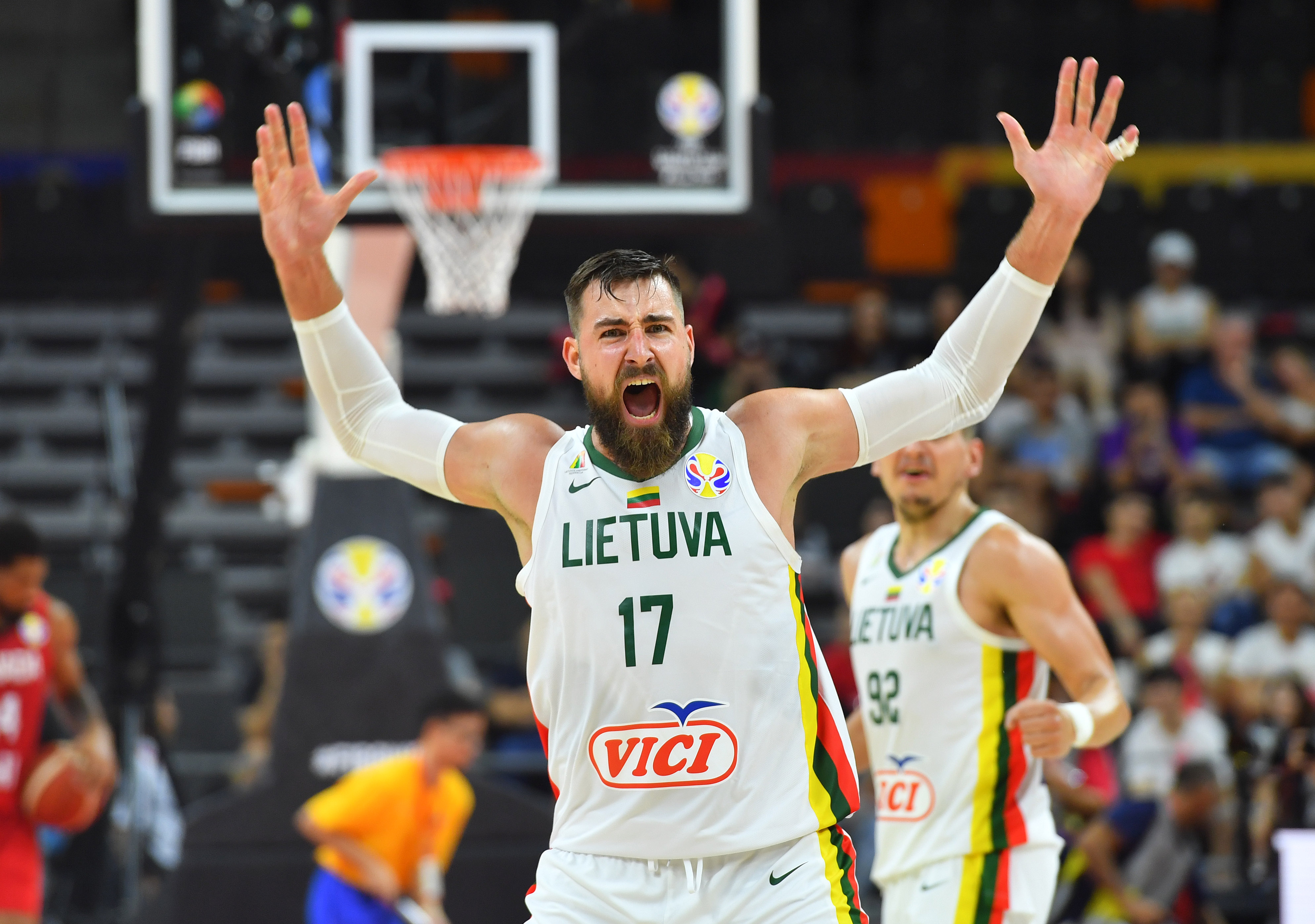 篮球——小组赛：立陶宛队战胜加拿大队