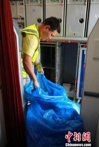揭秘机场垃圾分类处理：三成垃圾经处理后可回收利用