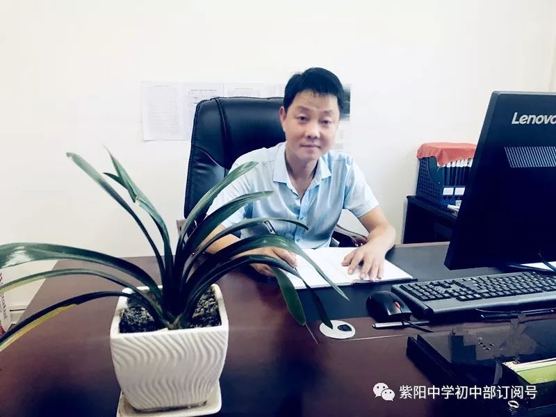 又是一年开学季让我们一起努力紫阳中学初中部的老师和同学们