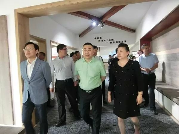 市委常委开发区管委会主任张国凯等地方领导参加了市政府举行的餐叙会