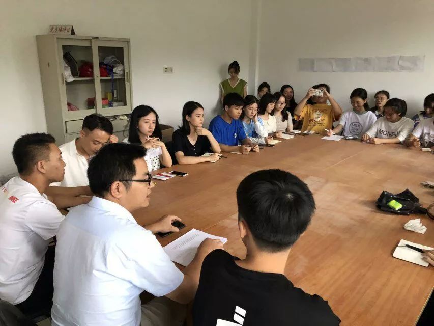 学院风采外国语学院顺利召开学生会第四十二届部长第一次例会
