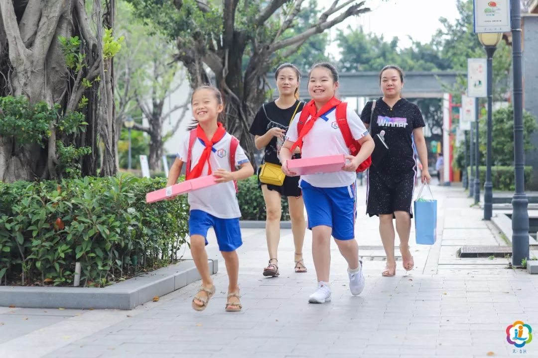 星"记"争霸 为梦伏笔——华伦小学三年级开学式