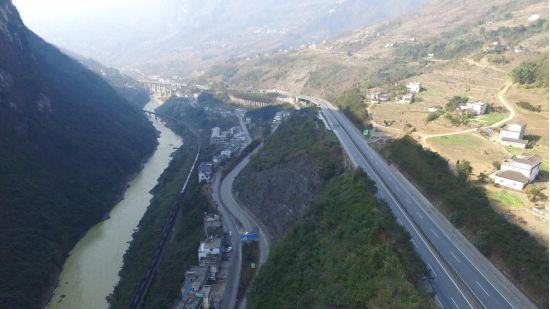 成贵高铁热火朝天建设场面