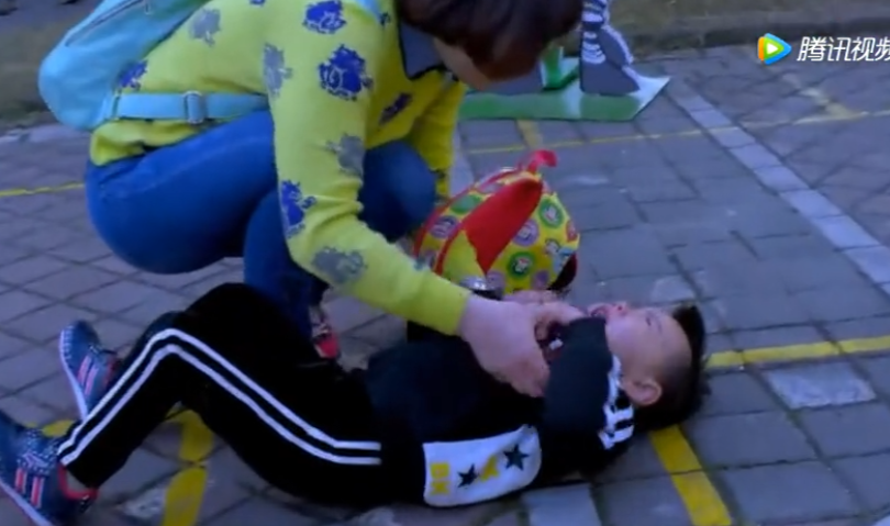 幼儿园开学,孩子嫌妈妈哭得太厉害:做到这几步,父母就