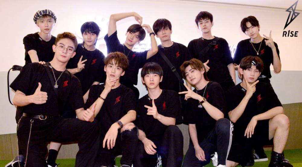 11人口号_11人足球位置介绍图解(2)