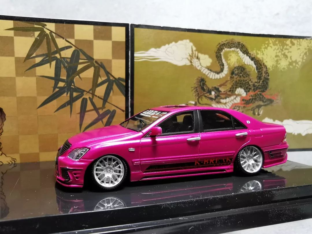 1:64 Toyota Crown White Color-力成达