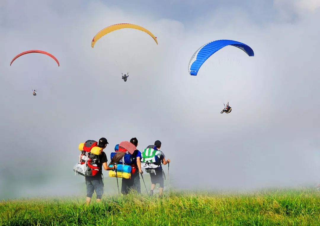 揭开低空旅游新序幕!武功山景区航空飞行营地试运行