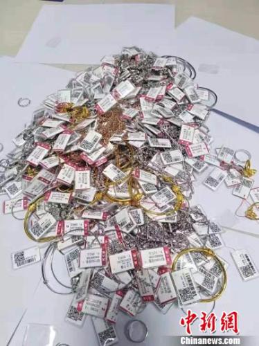 一赌徒广州盗窃超百万元珠宝潜逃当晚被抓获