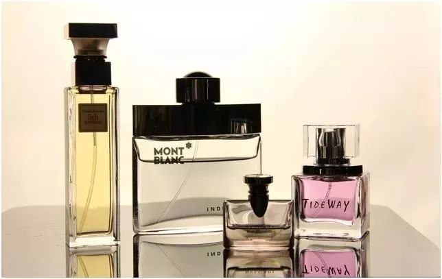自己怎么做香水呢 82b72444099a4fe1b12933b55f21f2a5.jpeg