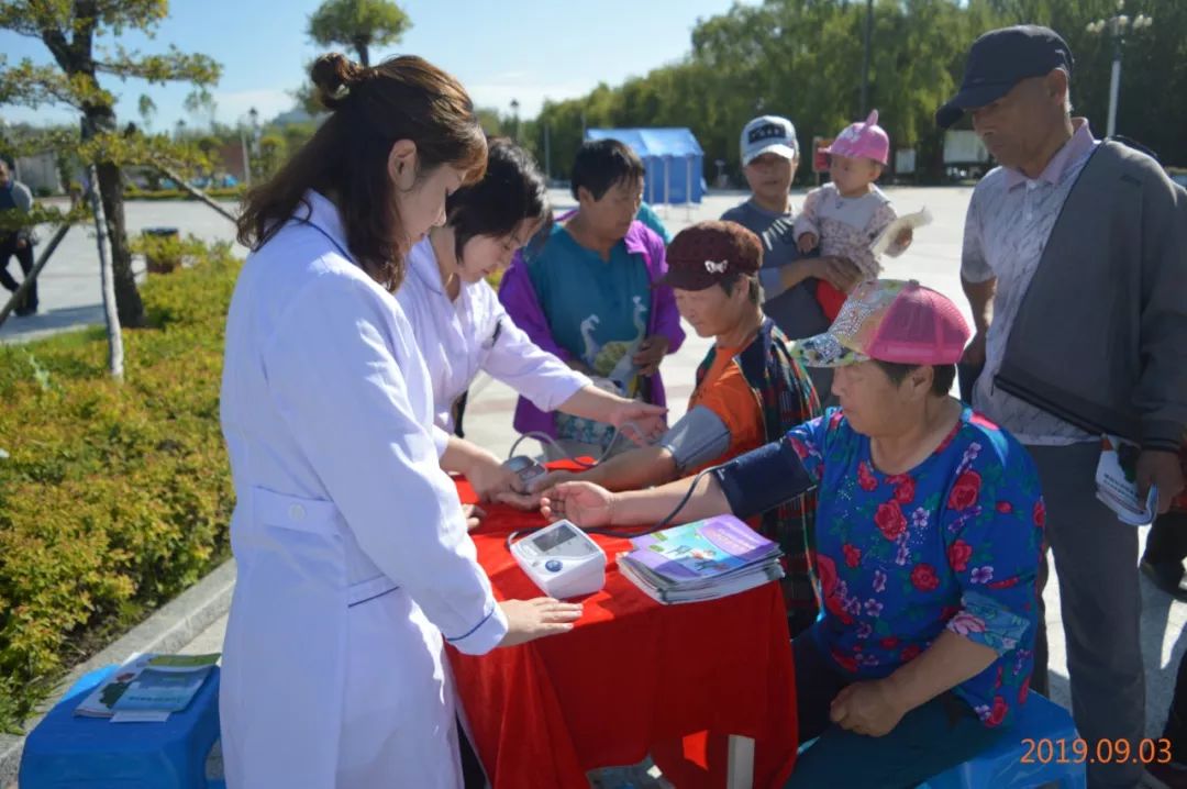 浓江社区卫生服务中心开展慢性病健康咨询活动