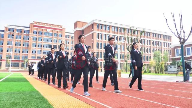 沪青两地协作结硕果西宁果洛中学迎来首批学生