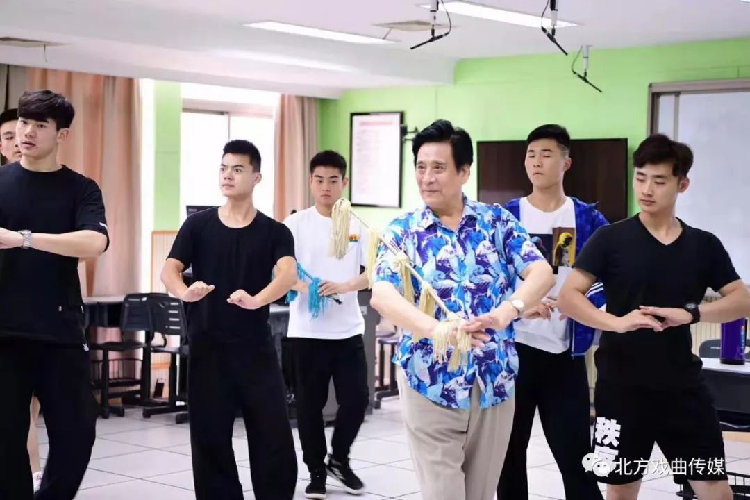 著名剧作家徐新华老师讲座后的合影淮剧著名作曲家赵正芳老师与学员