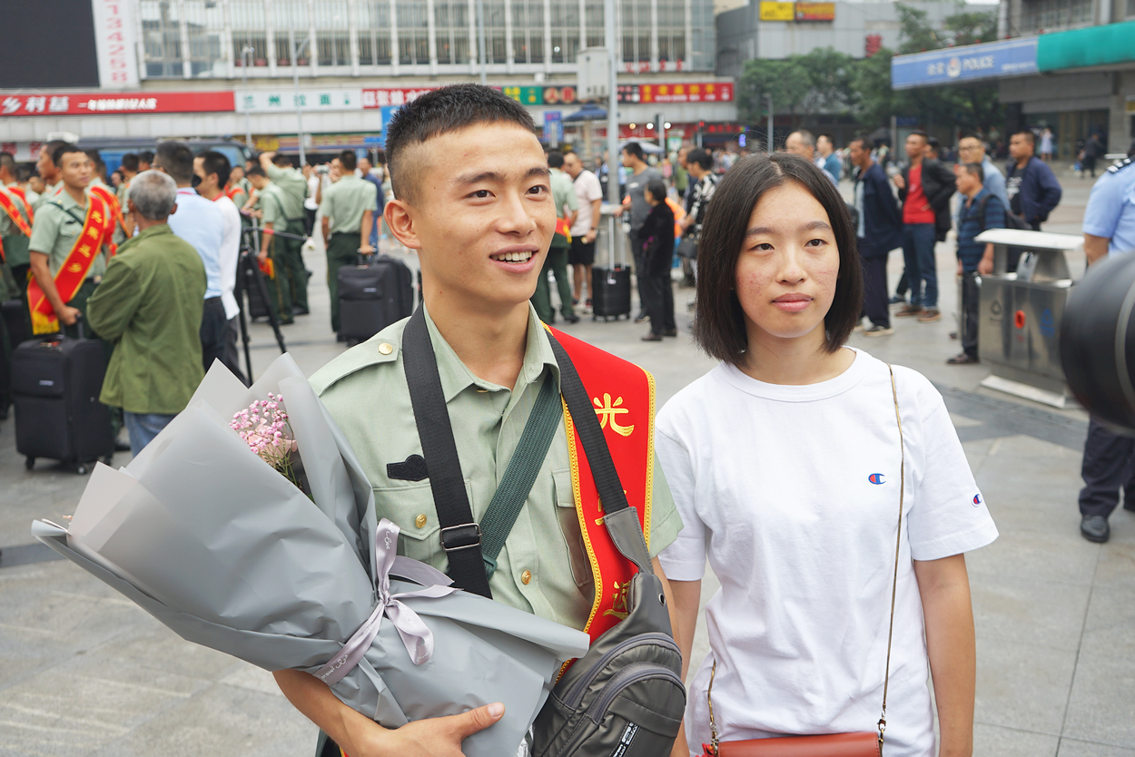 原创老兵,欢迎回家!四川各地迎接退役军人光荣返乡