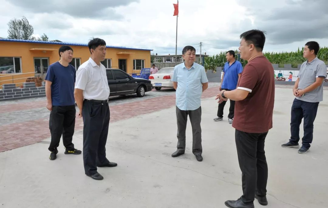 龙湾村广场建成后 (刘兴龙) 编辑:张晓龙 责编:邹月明 返回搜