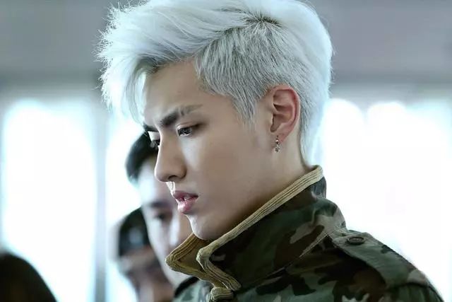 男生发型怎么跟理发师说 9a2875f72ccb4f95839e142a318b802e.jpeg