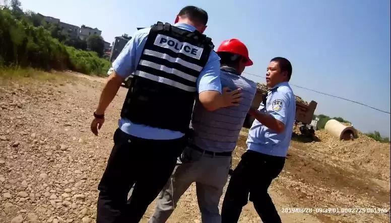 高家镇一村民暴力袭警刑拘
