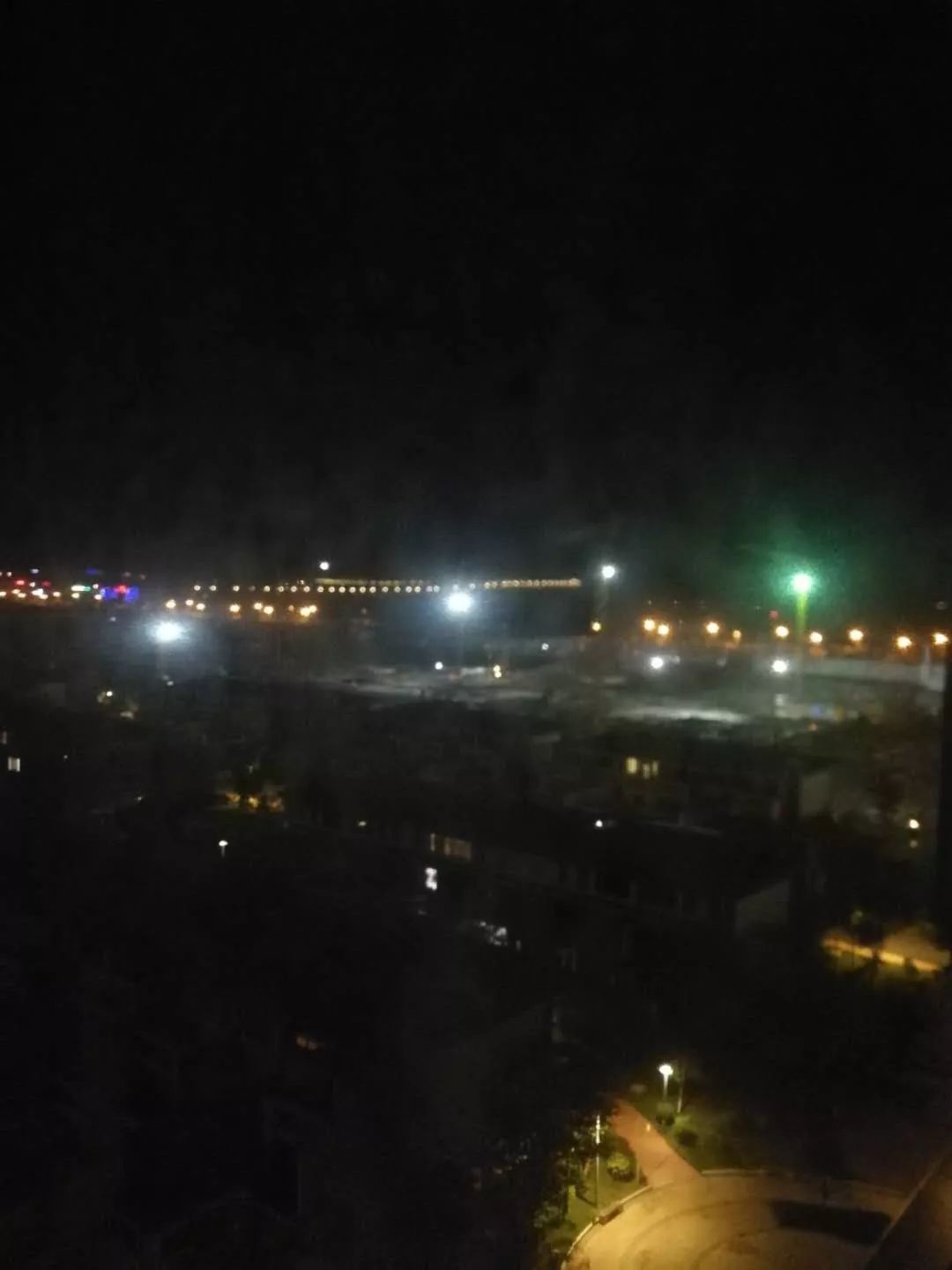 晚上十一点多的工地