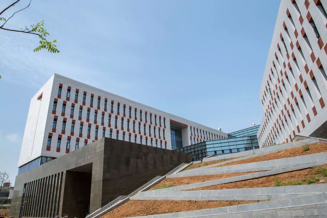 抢鲜看57万平方米38栋单体中国地质大学武汉新校区中建三局造