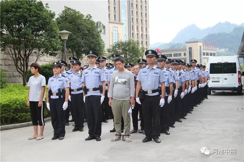堵路阻工,逼签协议!河池南丹徐振宇等30人涉恶出庭受审