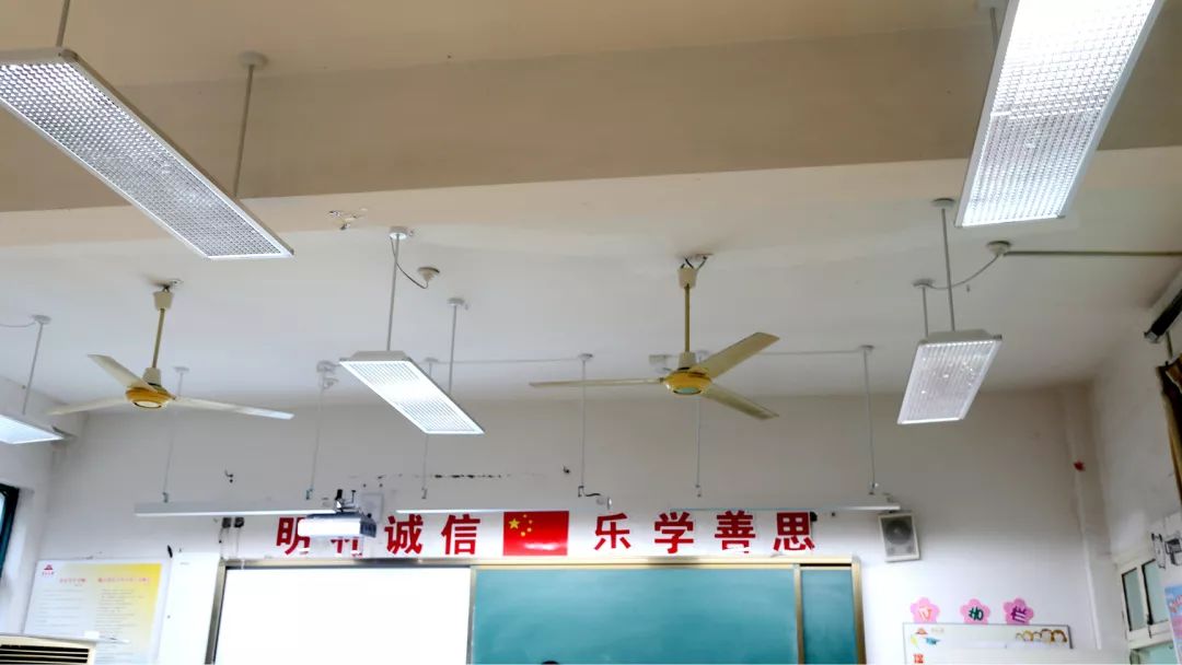 教室人均面积_人均耕地面积图(2)
