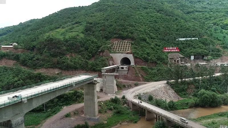 大临铁路最长隧道林保山隧道建设取得重大突破
