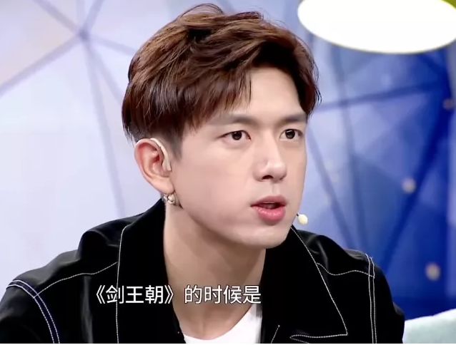 李现也是接到了很多的综艺节目,最近的李现就参加了一档综艺节目