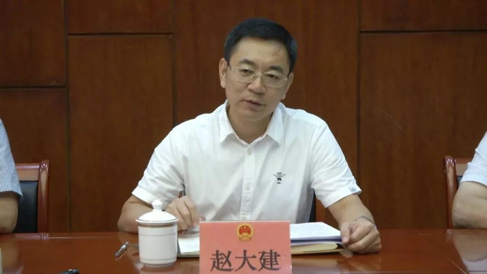 最后,市人大代表,县长赵大建在讲话中首先感谢代表们的关心支持,他