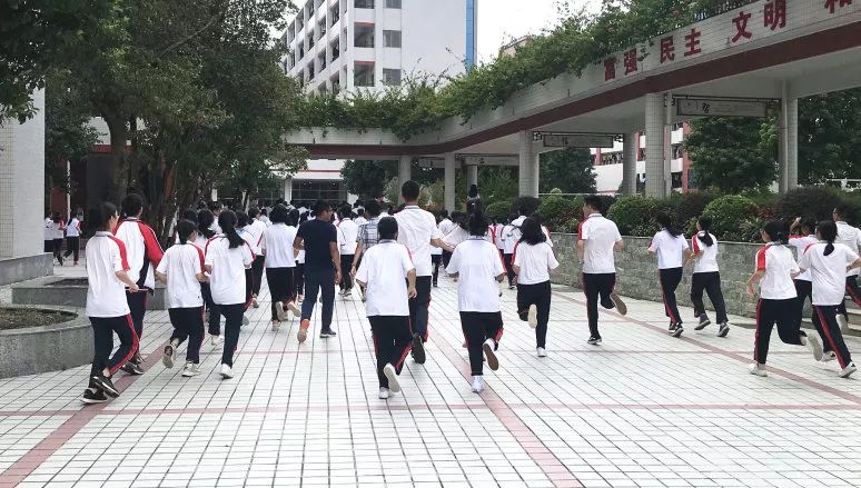 临危不乱方寸,共筑安全校园——榕城中学举行2019年秋季学期开学消防