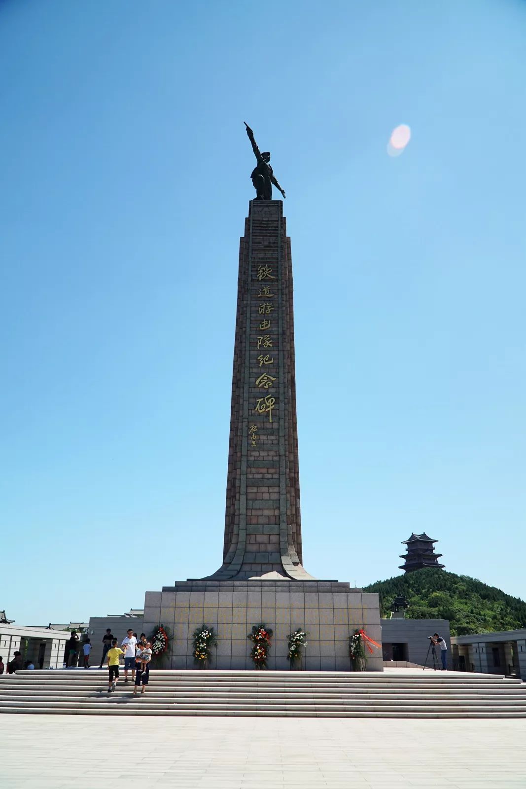 当铁道游击队纪念馆遇上"枣庄蓝",竟然可以美成这样!