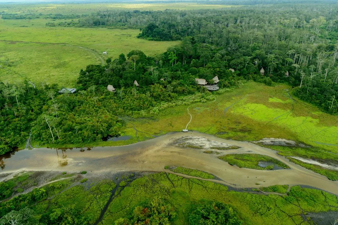 塔里木盆地 都是此类盆地 刚果盆地横跨6个国家 总面积约337万平方