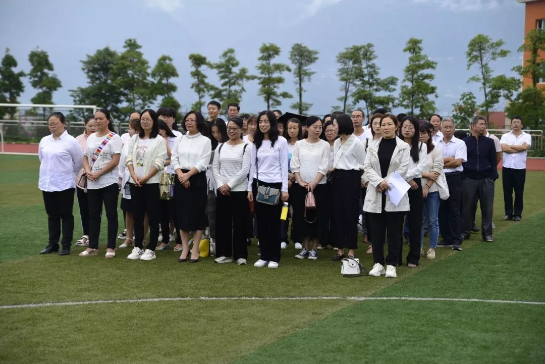 用爱书写人生汉源一中20192020学年开学典礼