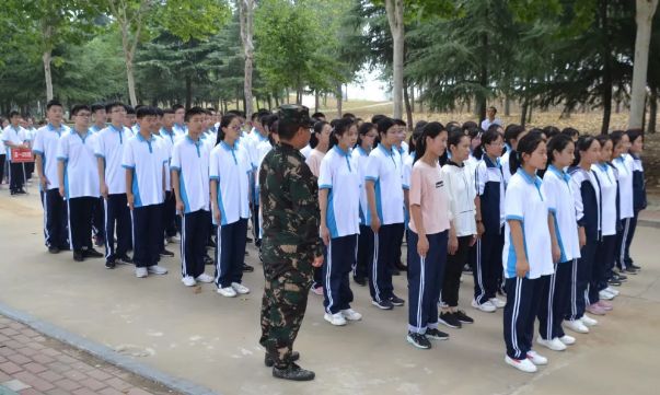 今天,南阳市八中上空响起嘹亮的声音!