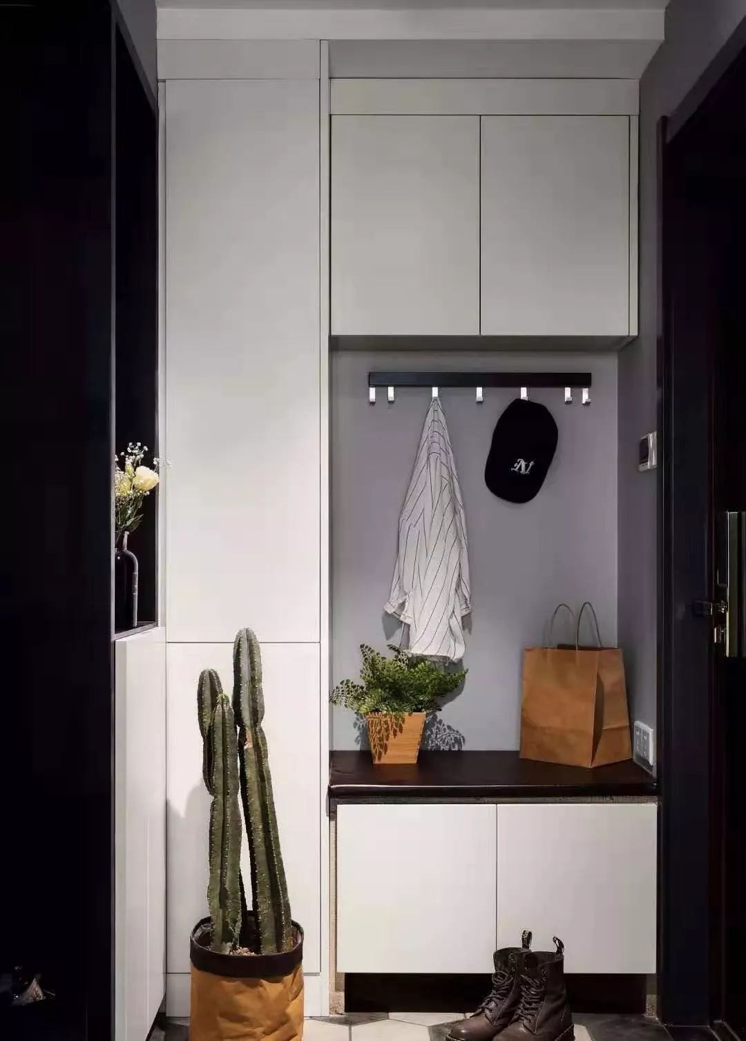 入户鞋柜带换鞋凳实用吗 db9b43834e0547d3ba33a2c0170d2ee8.jpeg